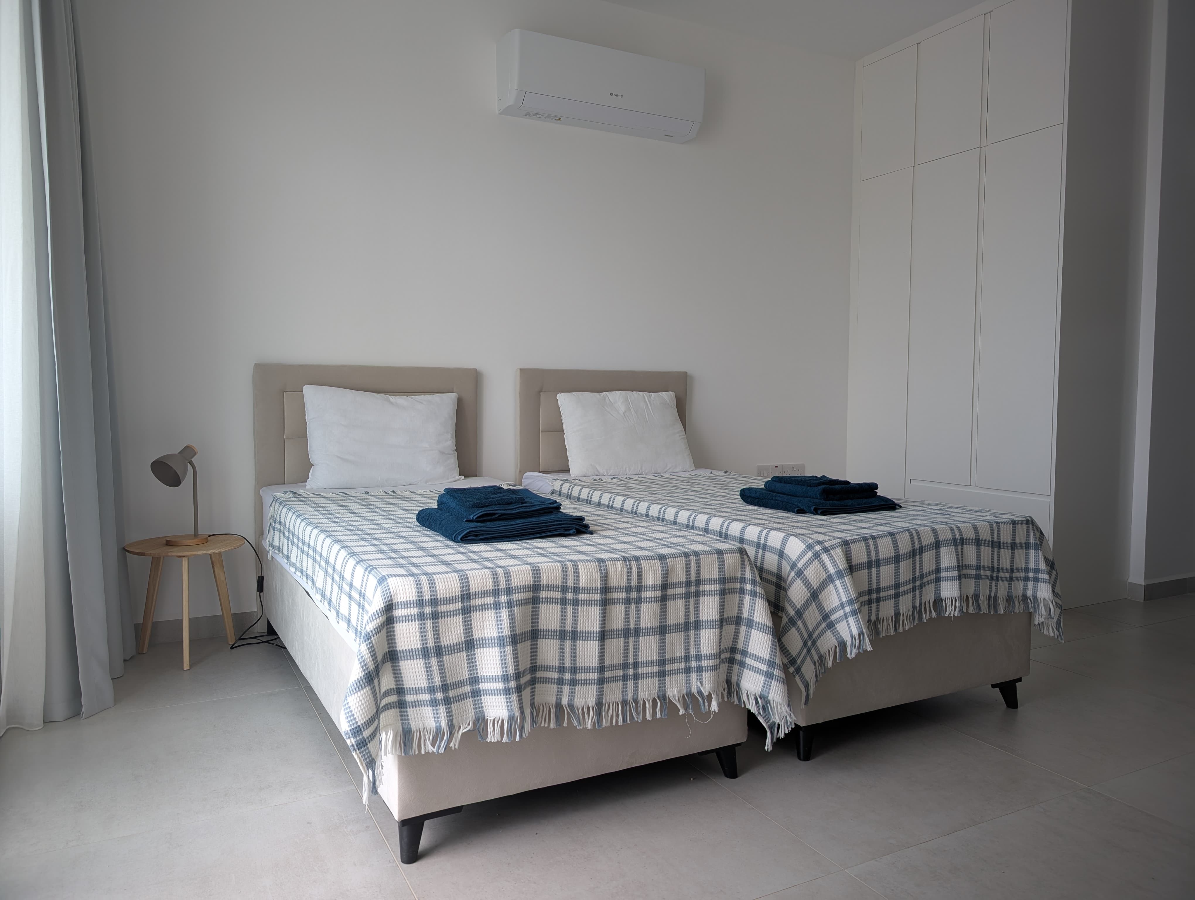 Ložnice s dvěma postelemi